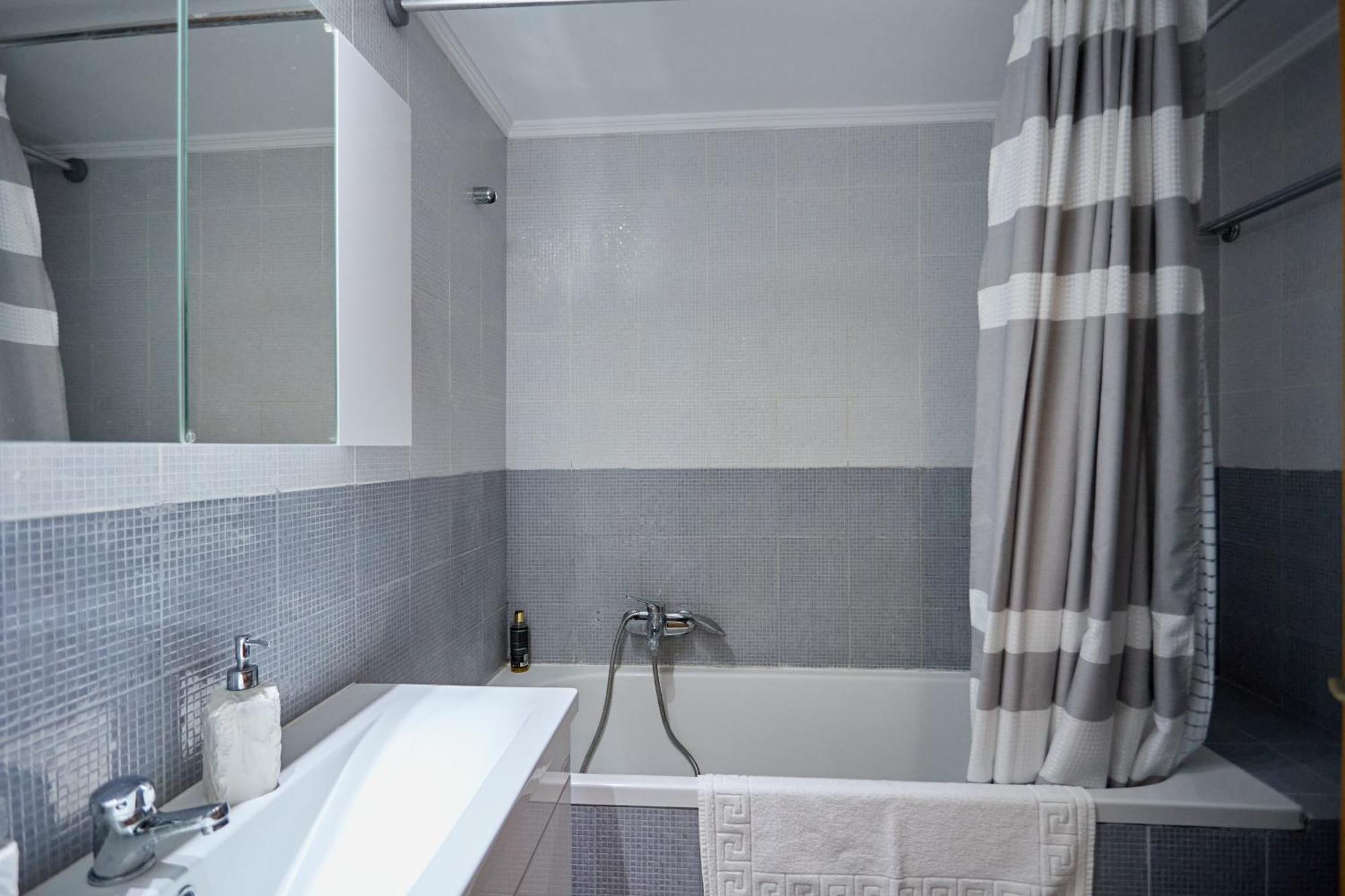 Chios Town Apartment - Heart Of Chios Town With 2 Minute Walk To The Beach Екстериор снимка