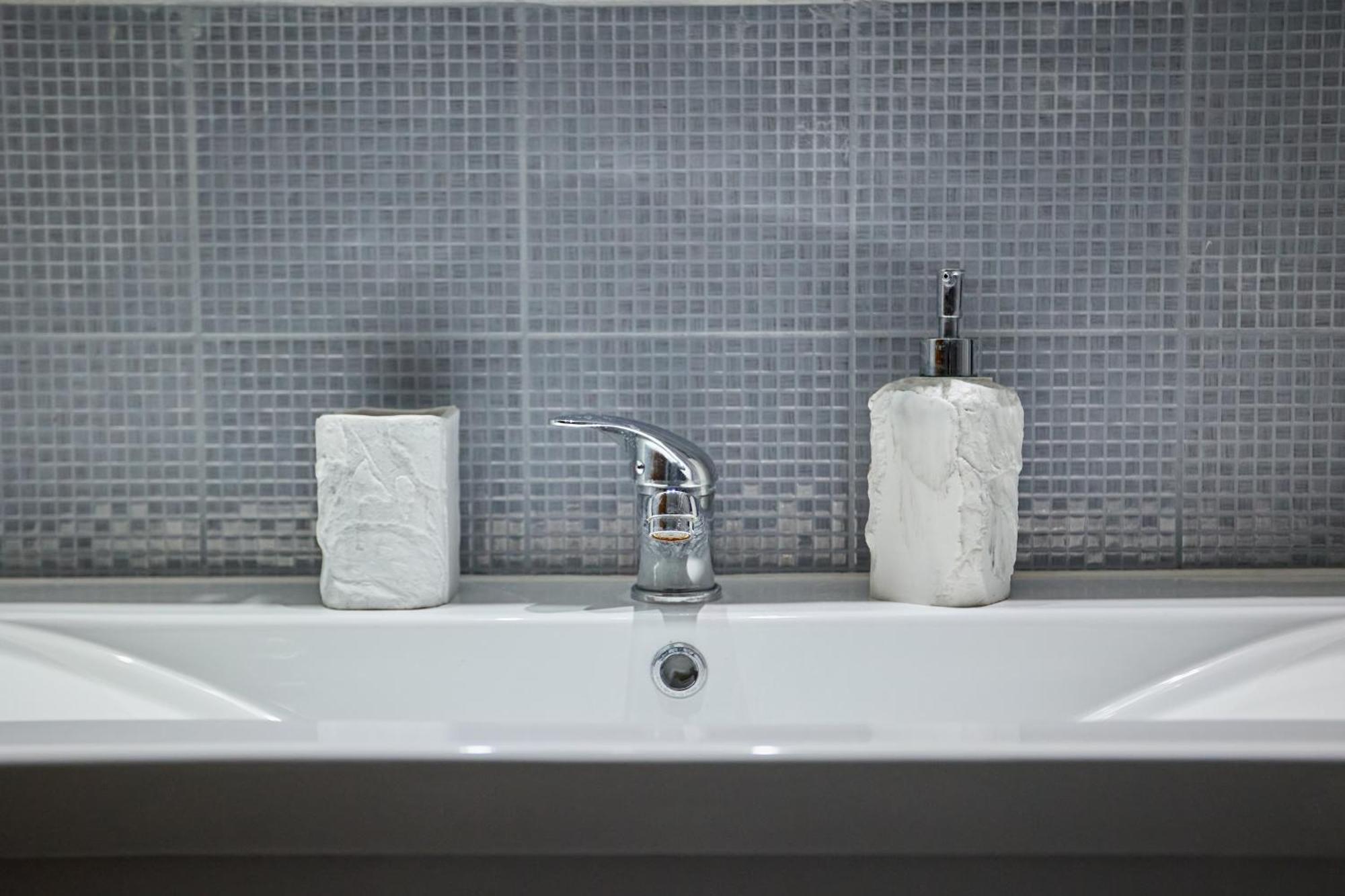Chios Town Apartment - Heart Of Chios Town With 2 Minute Walk To The Beach Екстериор снимка